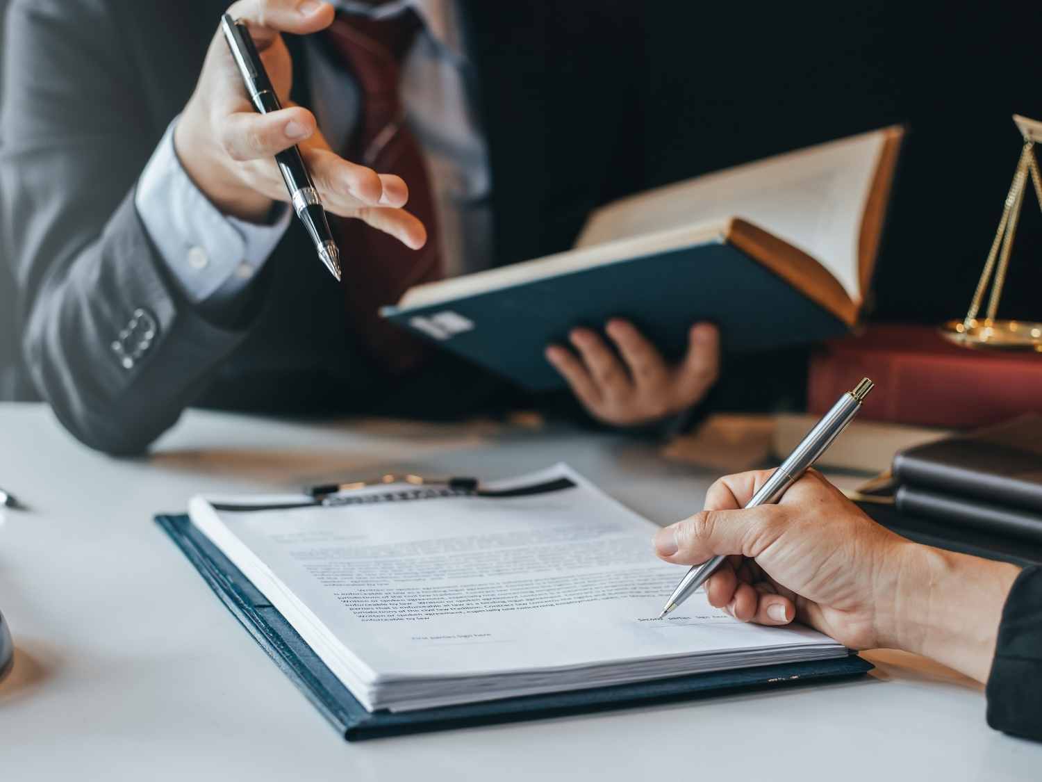 What Does a Commercial Litigation Lawyer Do?