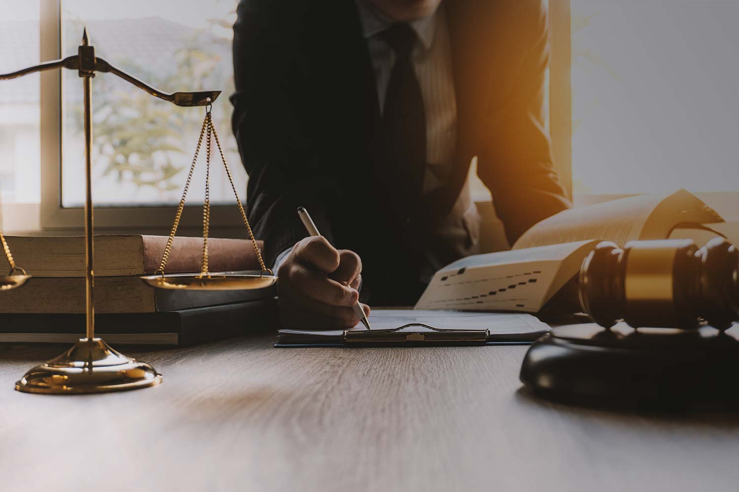 When Should You Hire a Criminal Lawyer to Handle Your Case?