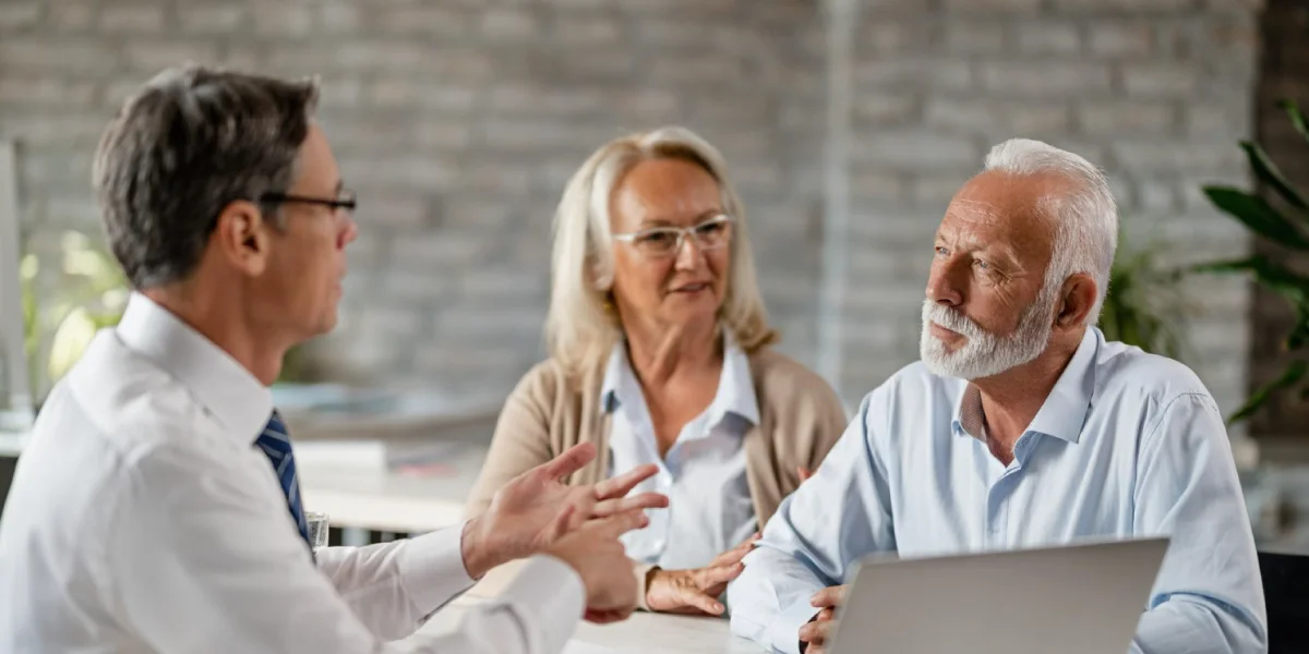 What does a business litigation lawyer do?