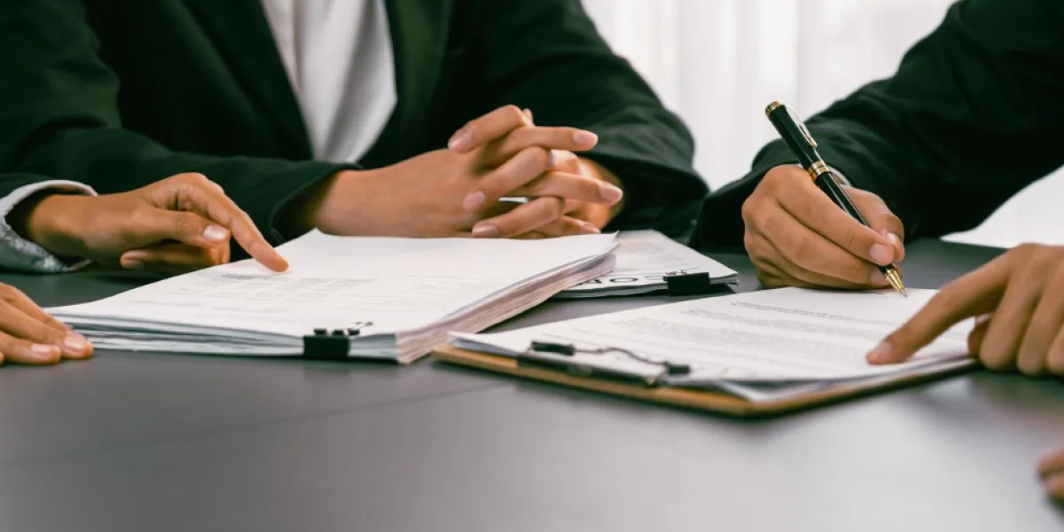 When and How to choose the right type of business lawyer?