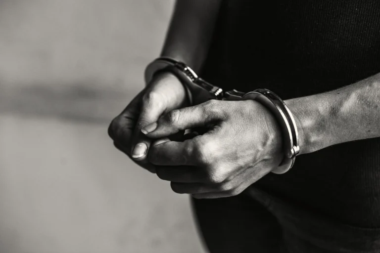 Hands in handcuffs representing Miranda rights in Florida.